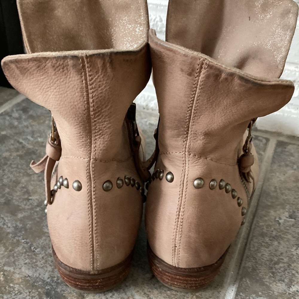 Stylish Tan Ankle Boots with Studded Detail - Picture 12 of 14